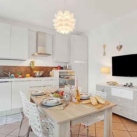 Apartment Alba Rosa - 2 Bed, 2 Bath - Happy *