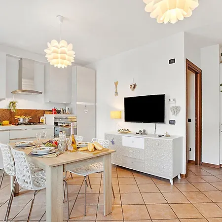 Alba Rosa - 2 Bed, 2 Bath - Happy *